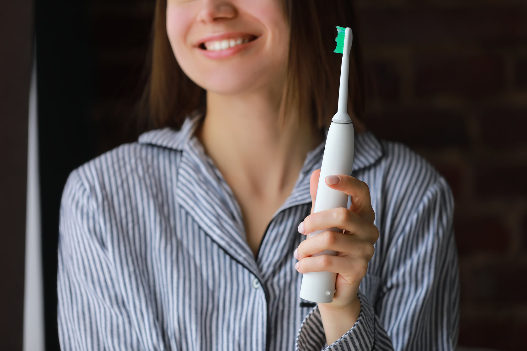 happy-healthy-smiling-woman-with-ultrasonic-electr-2023-11-27-04-57-06-utc.jpg__PID:9ca1985a-6d07-4b73-9292-df7b0f1340f6